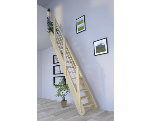 Escalier en bois avec rampe dans une pièce à vivre