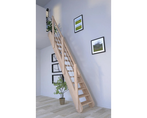 Escalier en bois avec rampe dans une pièce lumineuse avec décoration