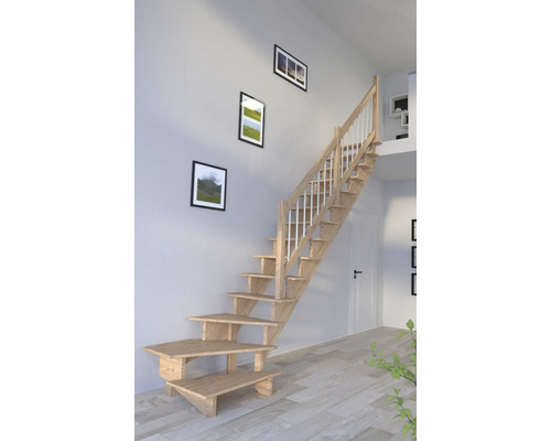 Escalier en bois avec rampe dans une pièce lumineuse avec des tableaux au mur