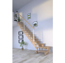 Escalier en bois avec rampe en acier inoxydable dans une pièce lumineuse
