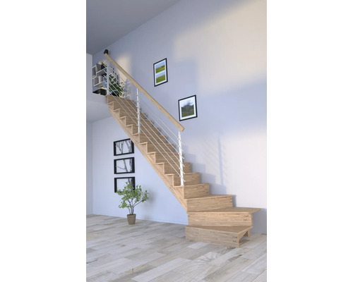 Vue d''une pièce avec un escalier en bois, une rampe en acier inoxydable et une décoration murale