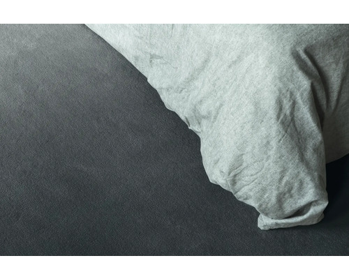 Bettwäsche und Matratze