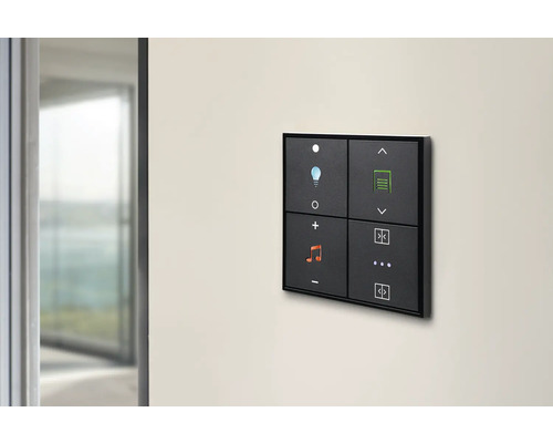 Interrupteur mural tactile Smart Home carré noir avec symboles sur un mur