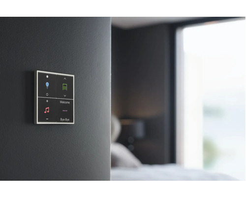 Panneau tactile intelligent pour commander les fonctions dans la pièce.