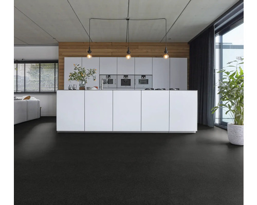 Moderne Küche mit Kücheninsel, Einbauschränken und dunklem Boden