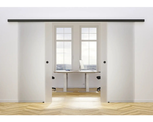 Porte coulissante ouverte avec espace bureau en arrière-plan