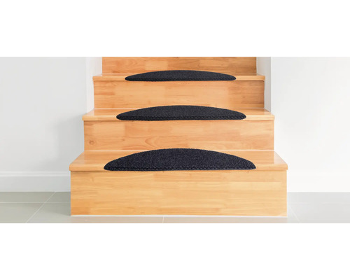 Treppe mit Teppichstufenmatten