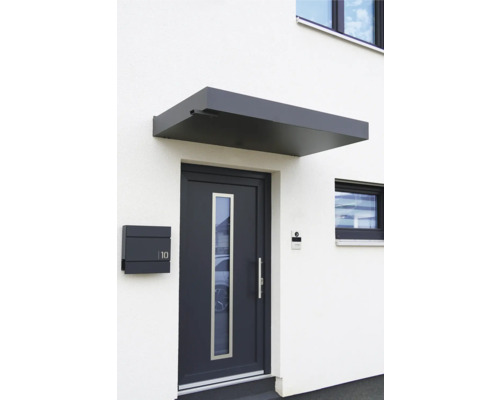 Haustür mit Vordach und Briefkasten