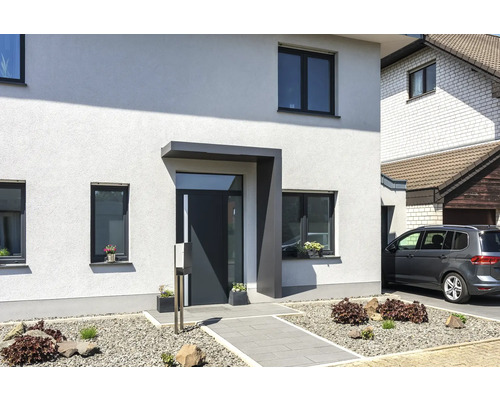 Gutta Vordach BS Plus 160 RAL 7016 160x90 cm inkl. Seitenteil rechts Wasserablauf im Seitenteil Modernes Haus mit Haustür, Fenstern und Kiesgarten