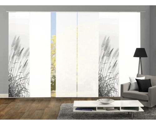 Raumansicht mit Schiebegardinen mit Gräser-Motiv