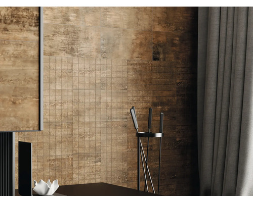 Décoration murale avec des carreaux aspect brun et rouille pour l''aménagement intérieur