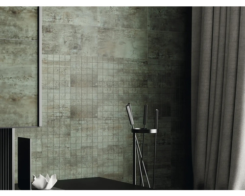 Aménagement mural avec mosaïque et carreaux de céramique à l''intérieur