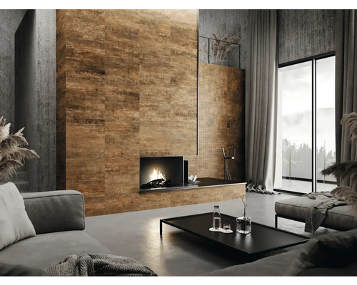 Salon avec mur carrelé, cheminée et mobilier moderne.