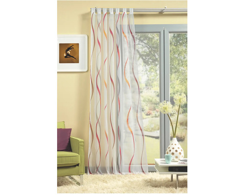 Fenêtre décorative avec rideau à passants et motif ondulé