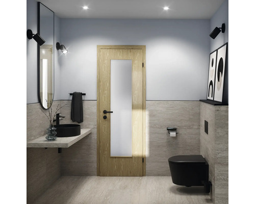 Salle de bain moderne avec lavabo, miroir, toilettes et porte en bois