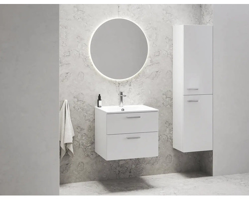 Salle de bains moderne avec meuble sous-lavabo blanc, miroir et armoire haute