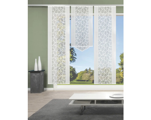 Panneaux japonais décoratifs avec motif de feuilles dans un salon.