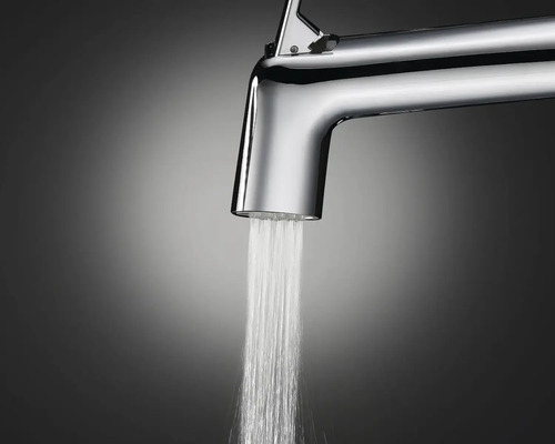 Robinet d''eau avec de l''eau qui coule