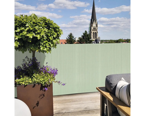 Terrasse avec brise-vue et plantations