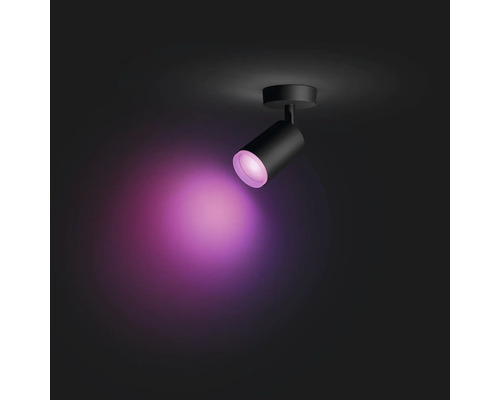 Deckenstrahler mit violettem Licht