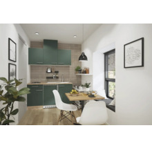 Cuisine avec meubles de cuisine, table à manger et chaises