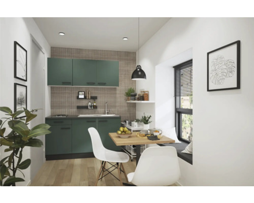 Cuisine avec armoires vertes, table à manger et chaises