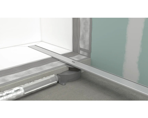 Caniveau de douche avec système d''évacuation dans installation de salle de bains