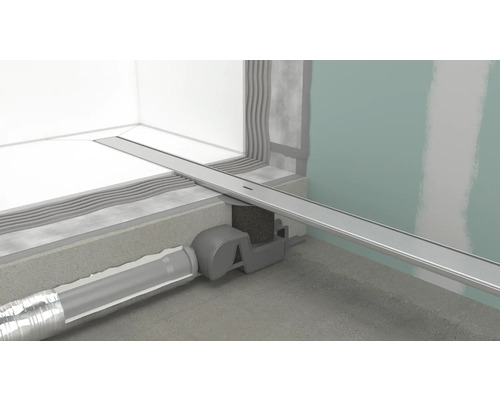 Caniveau de douche avec écoulement dans la salle de bain.