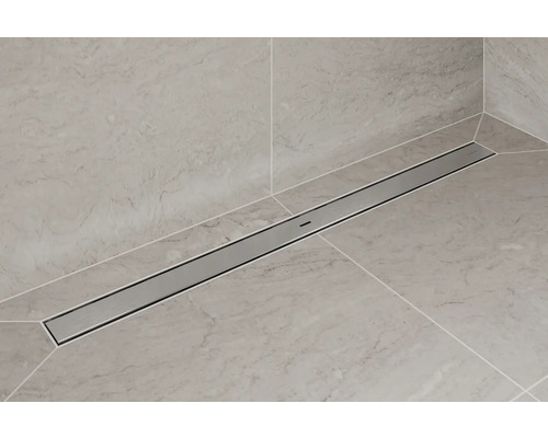 Caniveau de douche en acier inoxydable dans la salle de bain