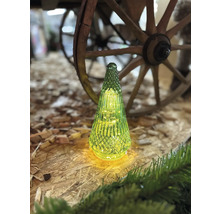 Dekorativer Glasbaum mit Beleuchtung und Holzrad im Hintergrund