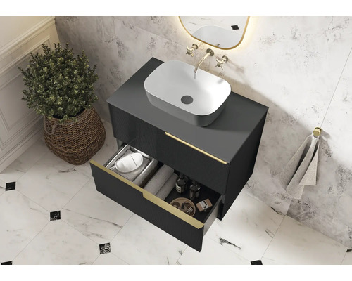 Salle de bains avec meuble-lavabo moderne, vasque à poser et tiroir ouvert pour le rangement