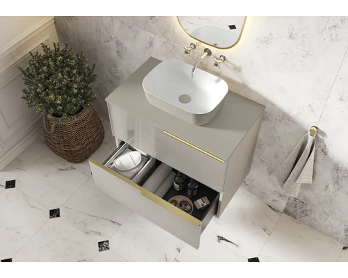 Salle de bain moderne avec meuble sous-lavabo, vasque à poser et tiroir ouvert pour le rangement