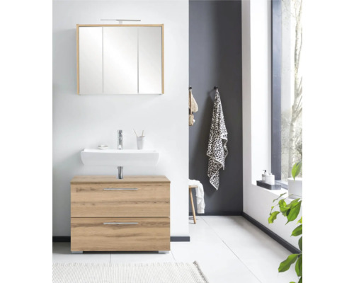 Salle de bains avec meuble sous-lavabo, vasque à poser et armoire de toilette