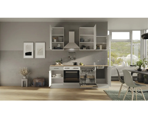 Cuisine complète avec éléments hauts, hotte aspirante, cuisinière, lave-vaisselle et évier.