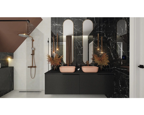 Badezimmer mit Doppelwaschbecken, Armaturen, Spiegeln und Dusche