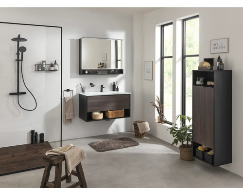 Modernes Badezimmer mit Waschtisch, Spiegelschrank und Dusche