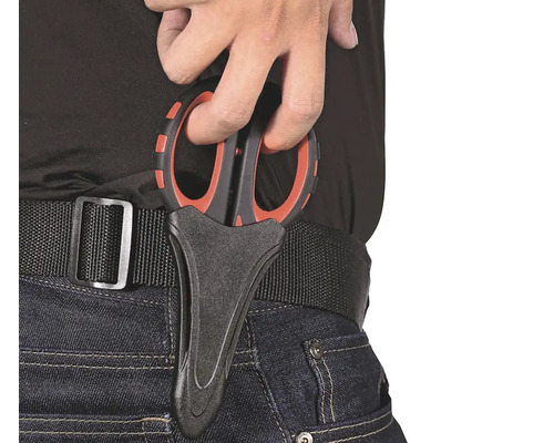 Gartenschere in Halfter am Gürtel