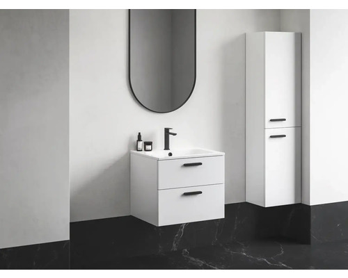 Modernes Badezimmer mit Waschtischunterschrank, Spiegelschrank und Hochschrank