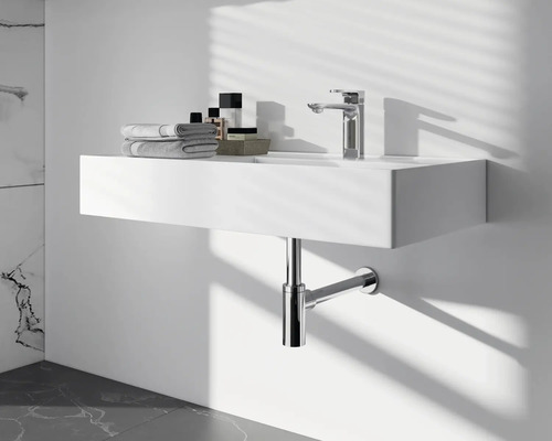 Salle de bains moderne avec lavabo à poser, robinet et siphon