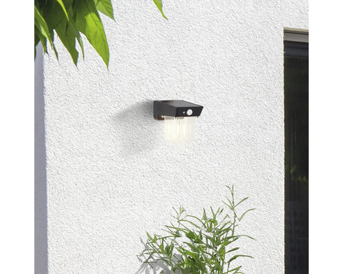 Solar Wandleuchte an einer Fassade