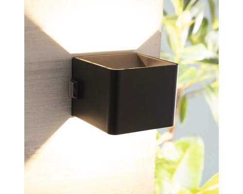 Quadratische Wandleuchte aus Metall zur Aussenbeleuchtung