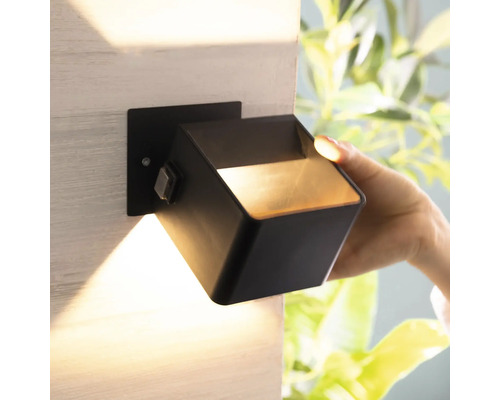 Kubische Wandleuchte zur Aussenbeleuchtung