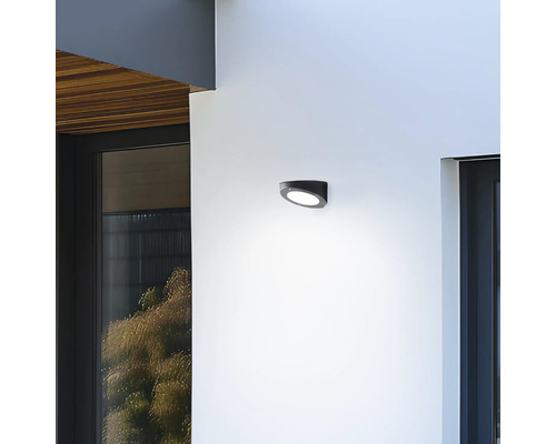 Wandleuchte an einer Aussenwand