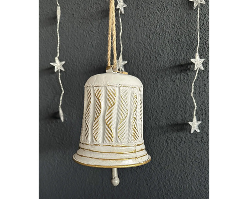 Glocke mit Aufhängung aus Naturfasern und Sternenlichterkette