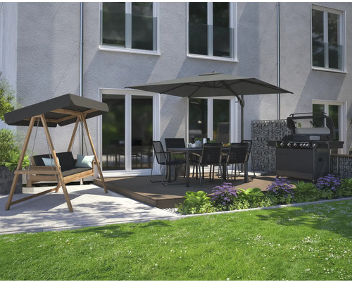 Espace jardin avec barbecue, salle à manger, balancelle de jardin et parasol devant la maison