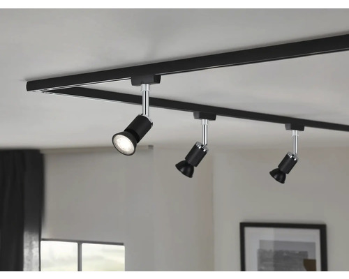 Deckenleuchte mit drei Strahlern an einer Schiene