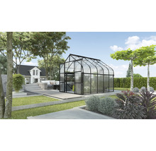 Serre de jardin avec maison en arrière-plan.
