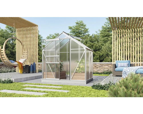 Serre de jardin avec mobilier de jardin et plantes