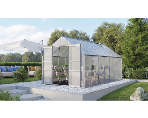 Gewächshaus Vitavia Meridian 2 11500 Hohlkammerplatten 4 mm 257x445 cm Aluminium Gewächshaus mit geöffneter Tür in einem Garten
