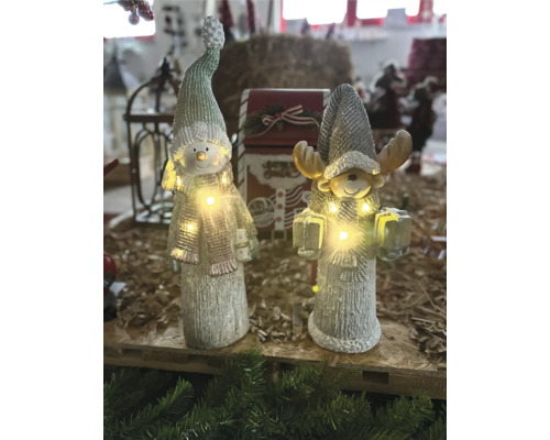 Dekorative Figuren mit Licht: Schneemann und Elch für die Weihnachtszeit